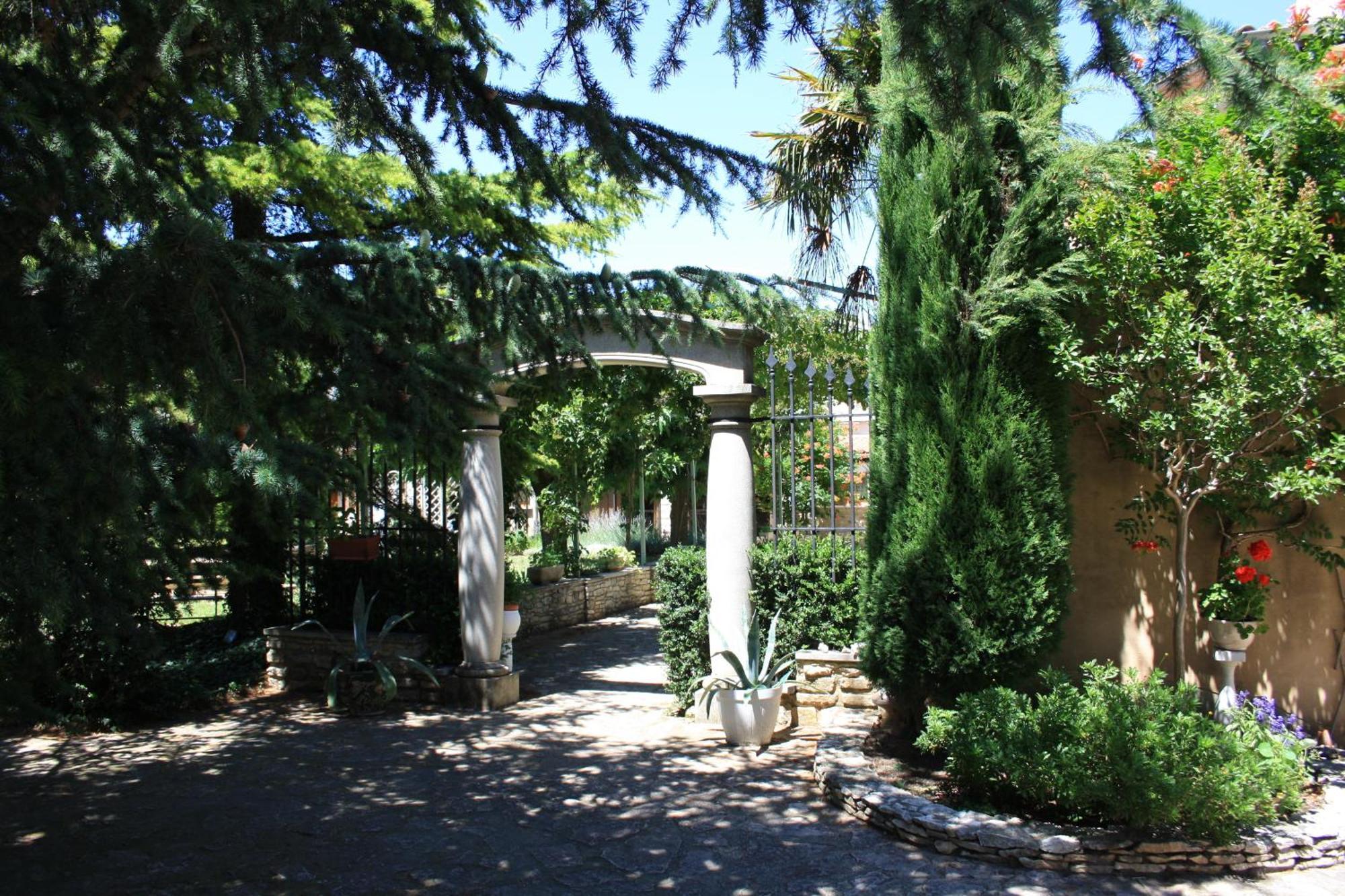 Villa Thebaide Chambres D'Hotes Laudun Екстер'єр фото