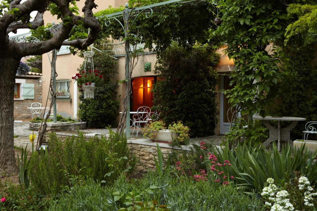 Villa Thebaide Chambres D'Hotes Laudun Номер фото