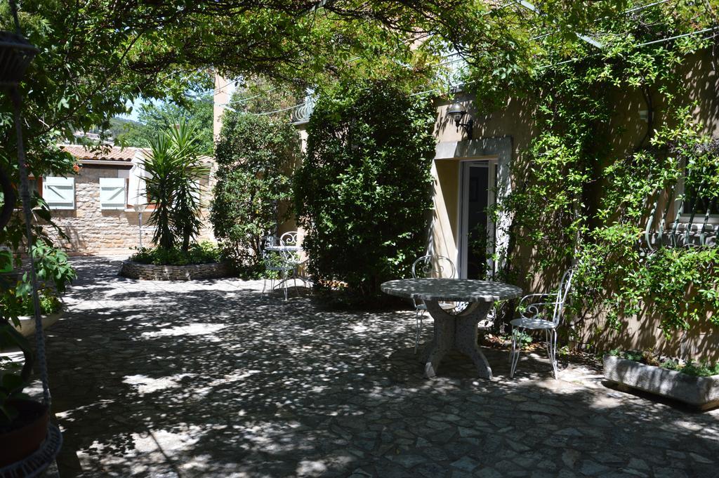 Villa Thebaide Chambres D'Hotes Laudun Екстер'єр фото