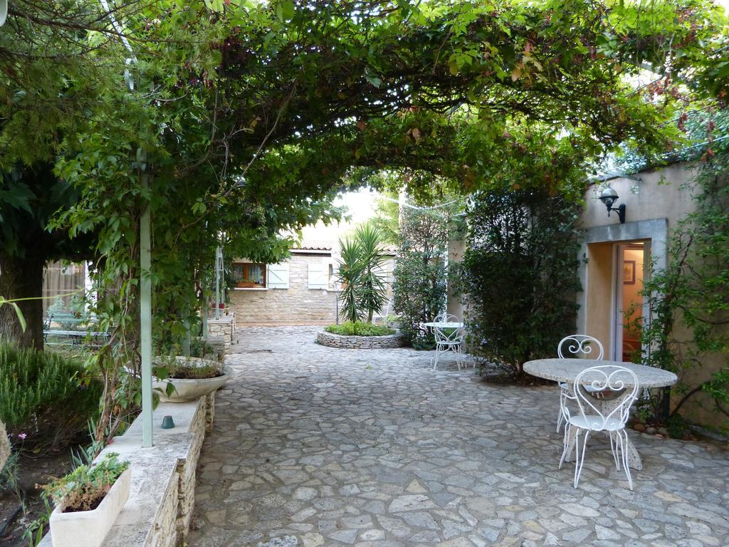 Villa Thebaide Chambres D'Hotes Laudun Екстер'єр фото